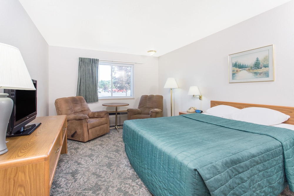 Super 8 By Wyndham Escanaba 5/39