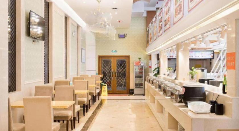 Vienna Hotel (Xiamen Airport, Jiangtou Metro Station) 33/51