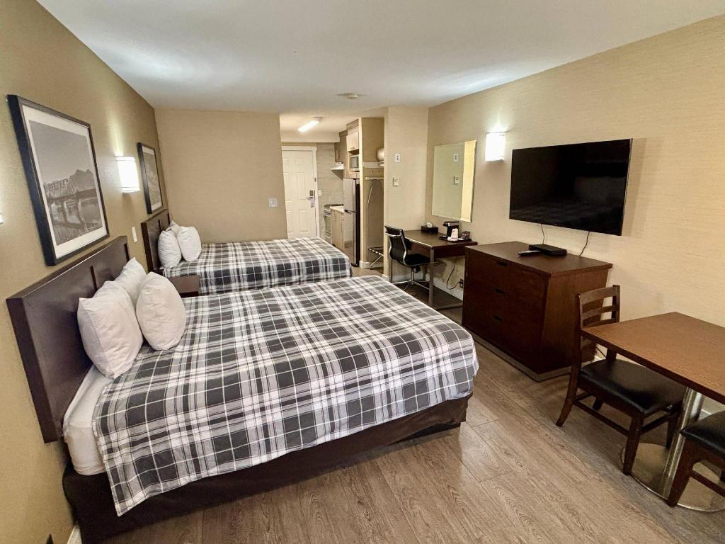 Upgrade, Efficiency, 2 Queen Beds