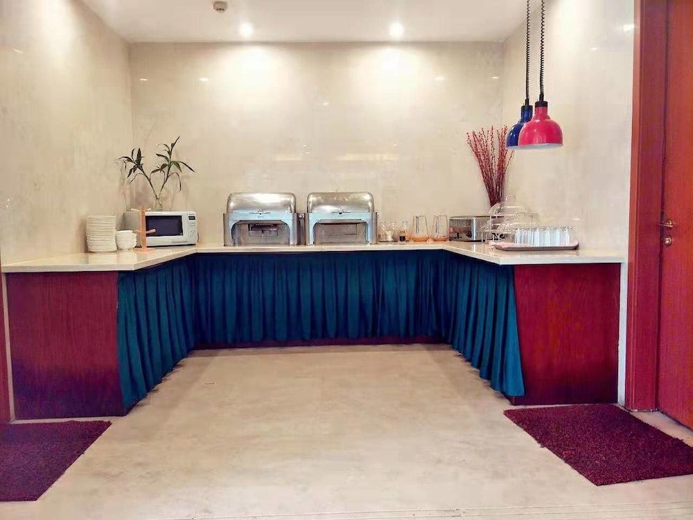 East King Business Hotel 3/50