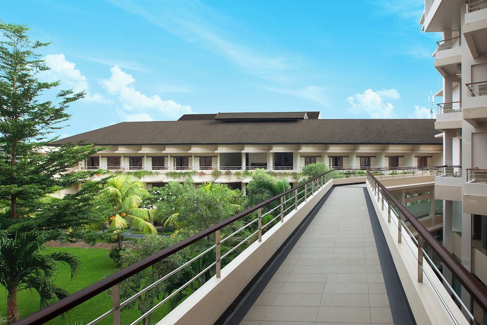 Lombok Raya Hotel 56/57