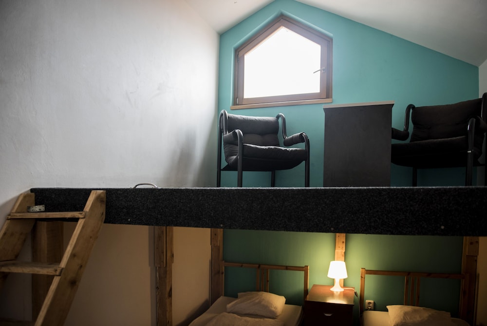 Hostel Eleven 32/48