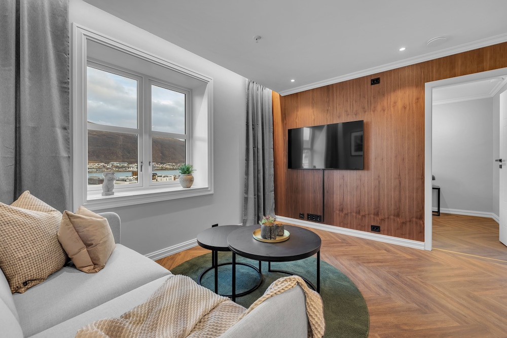 Enter St Elisabeth Suites 15/50