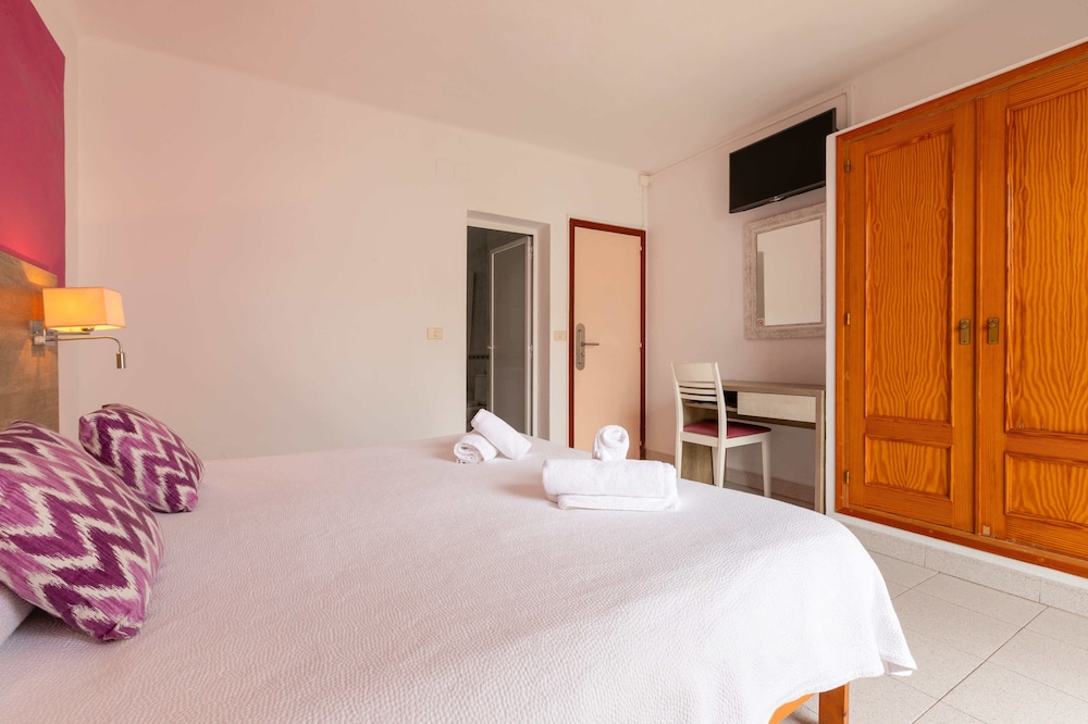 Hostal Mari 13/50