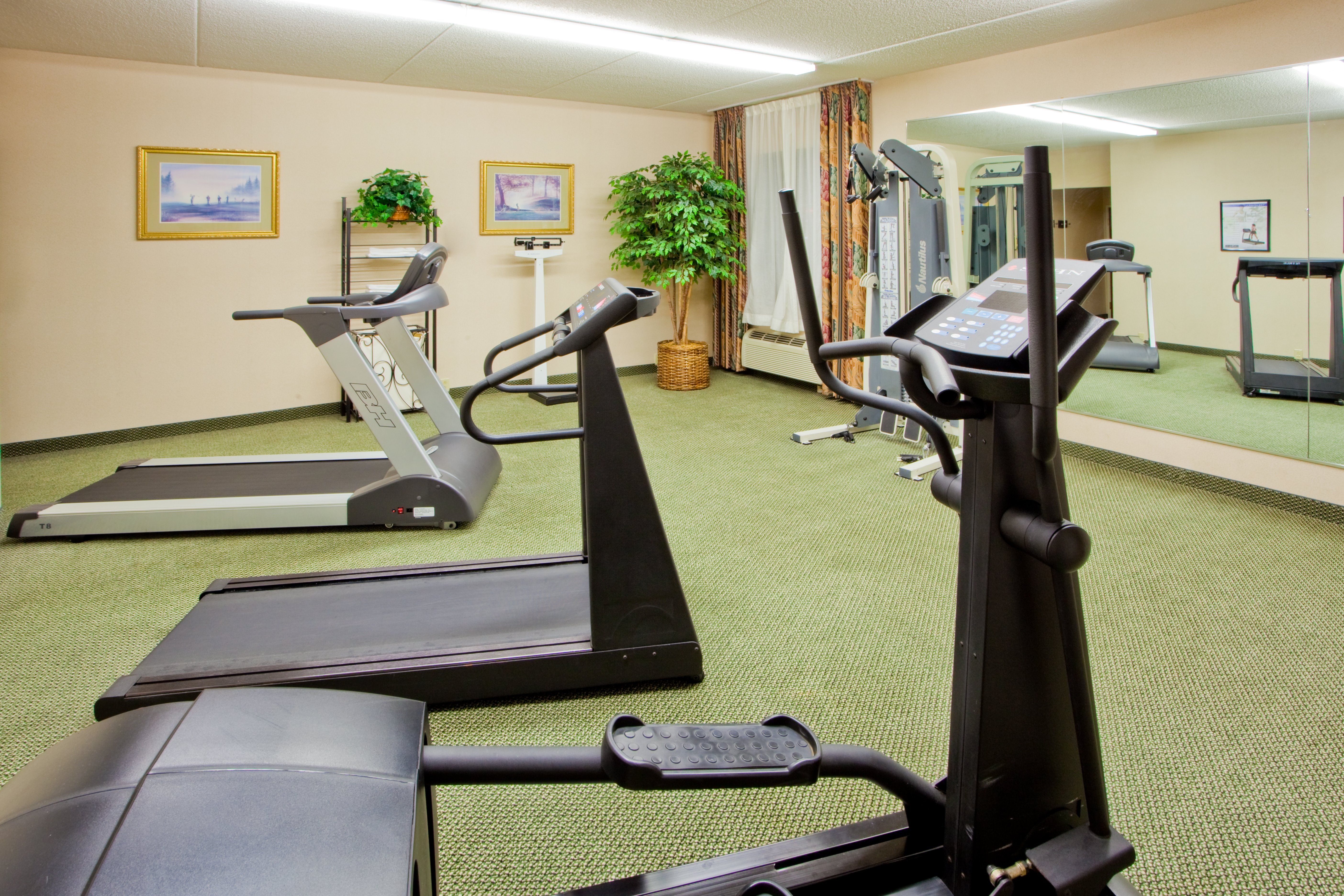 Holiday Inn Express Hanover 55/71