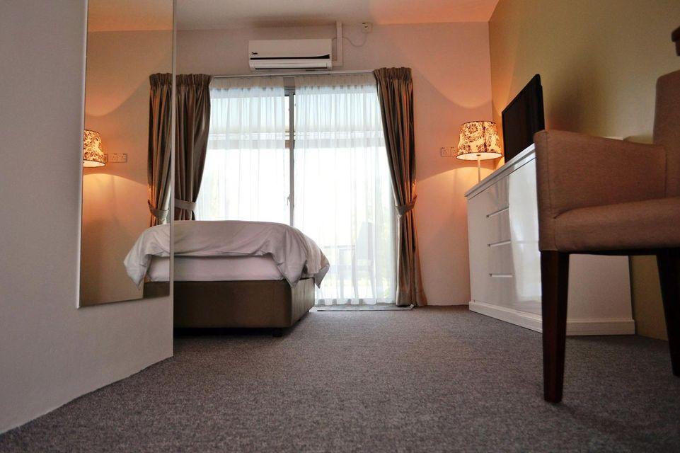 Longhouse, Superior, King Bed, Large
