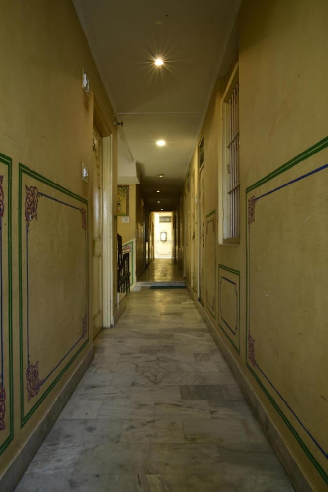 Bani Park Hotel 54/56