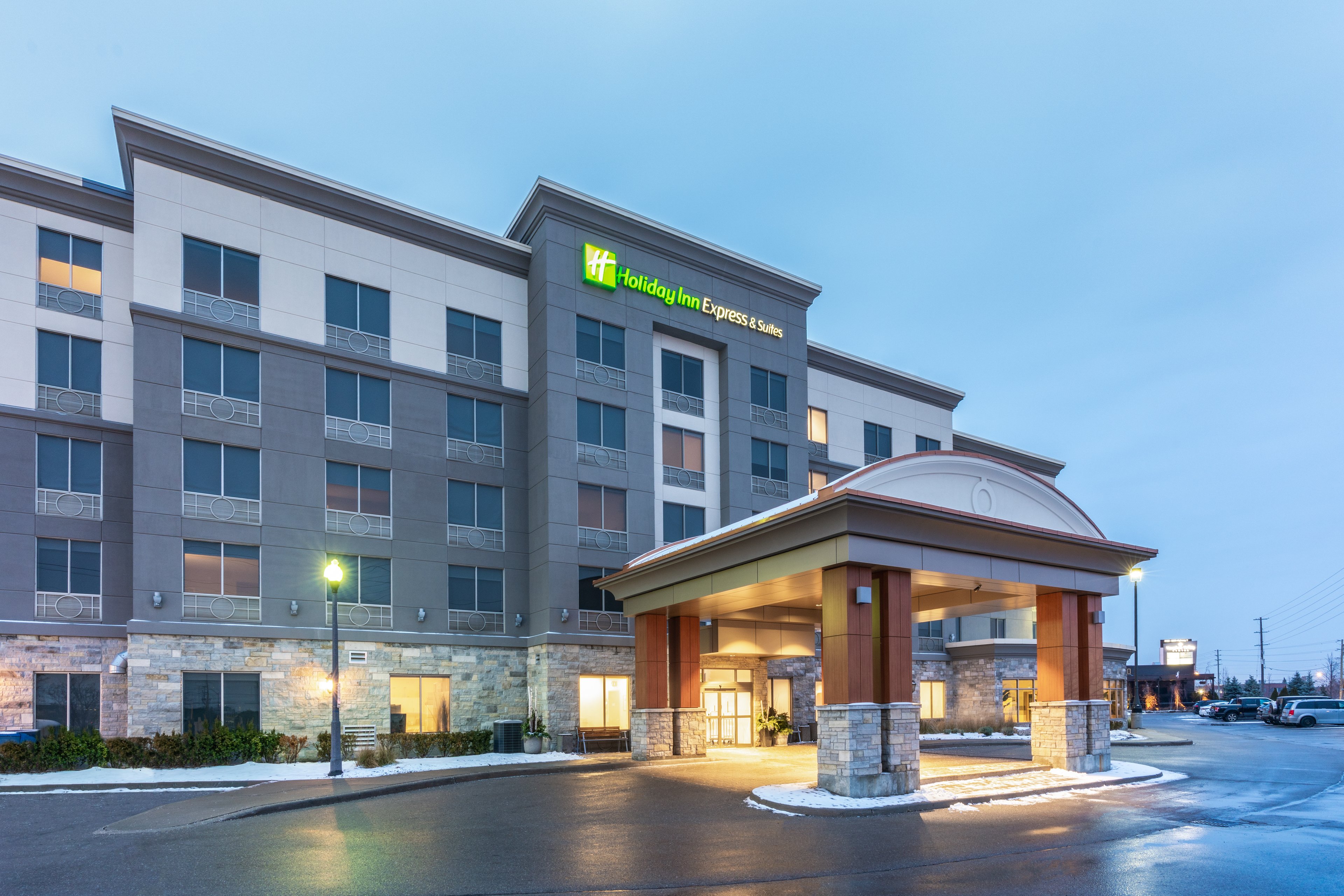 Holiday Inn Express Suites Vaughan 7/78
