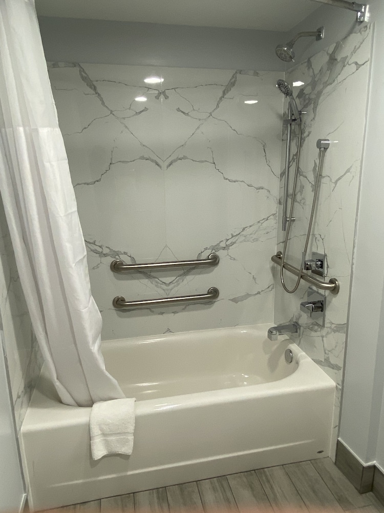 Quality Inn Greeneville - Tusculum 38/40