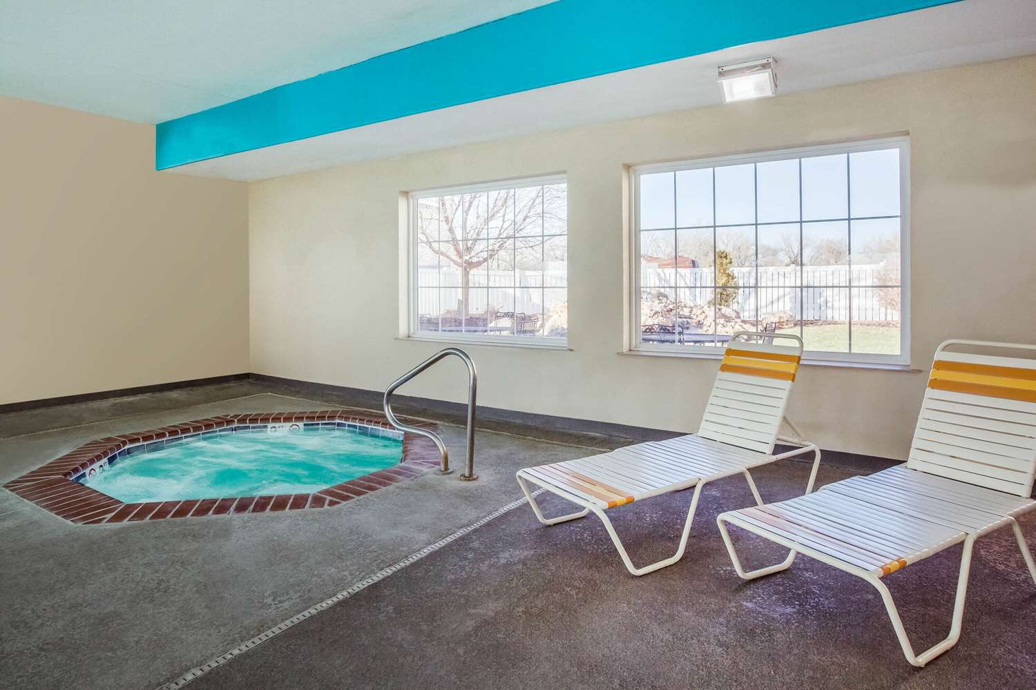 swimming pool spa
