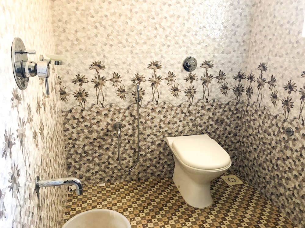 Veronica Guest House 70/70