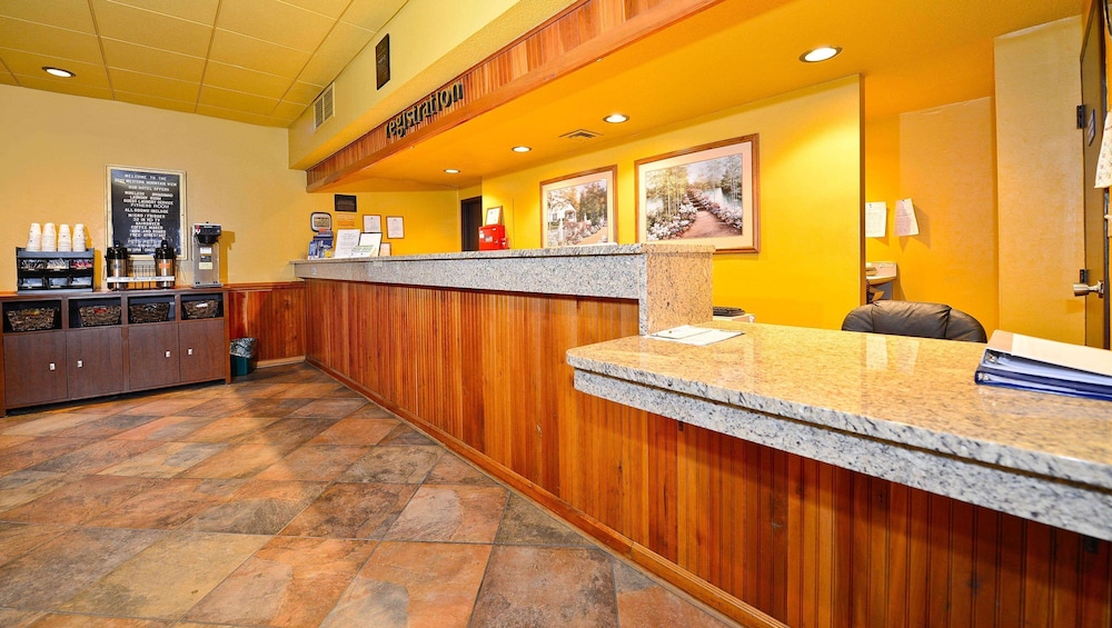 Hotel Red Rose by Townhouse Covington I-64 8/56