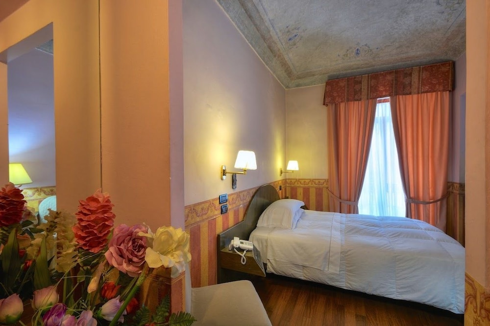 HOTEL DUE MONDI 18/29