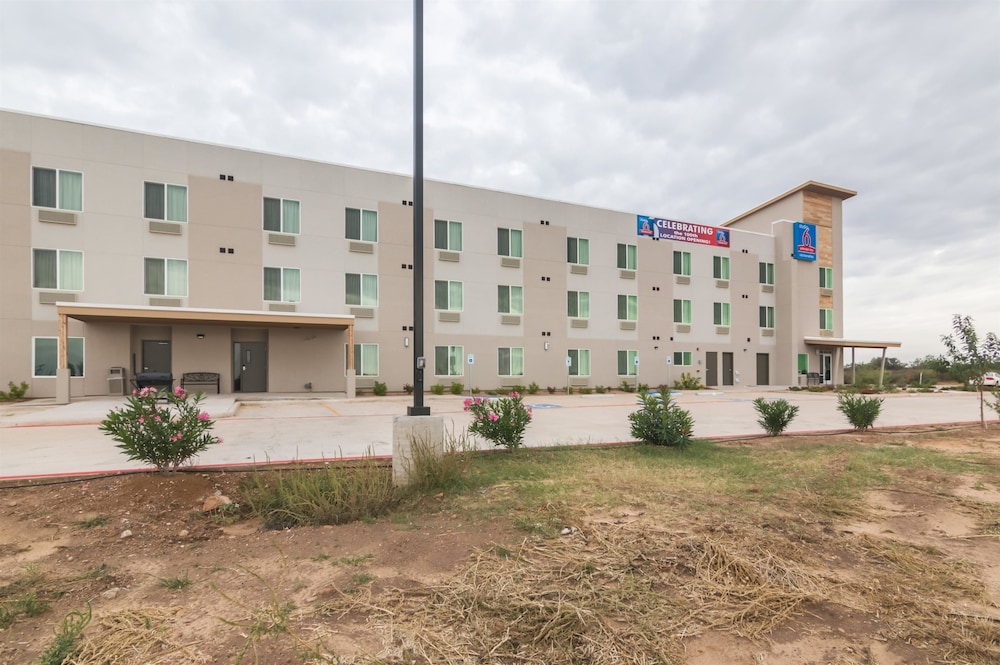 Days Inn & Suites by Wyndham Colorado City/I-20 4/37