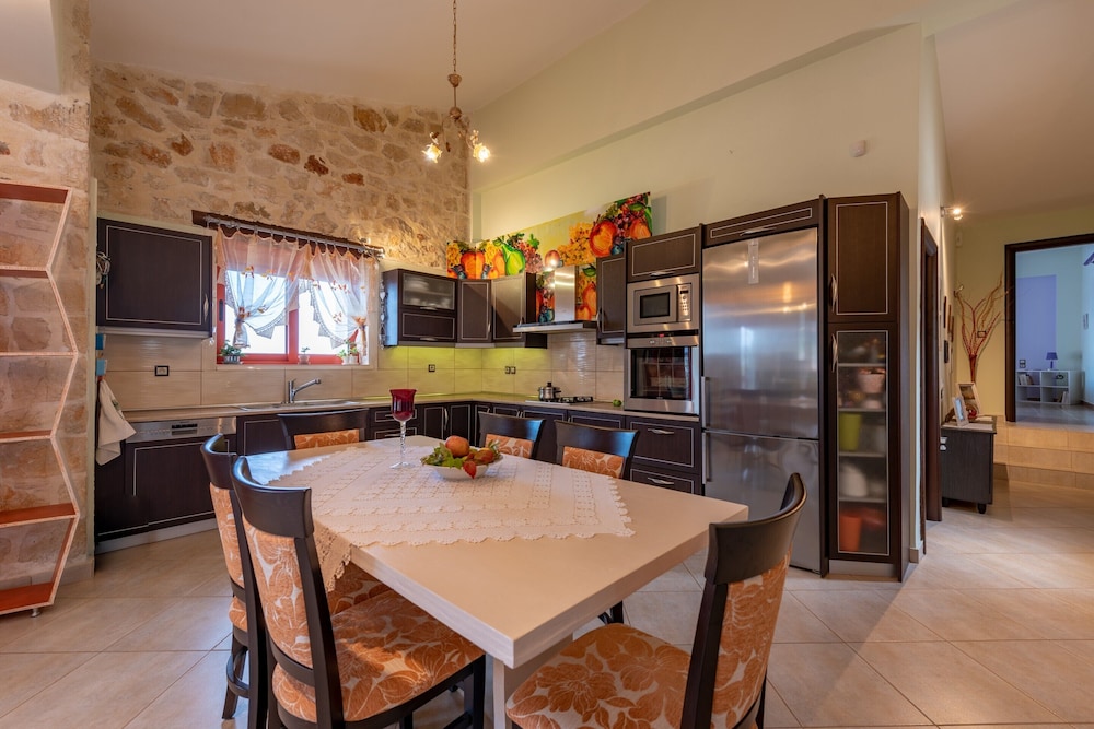 Nisaki Villa 16/40