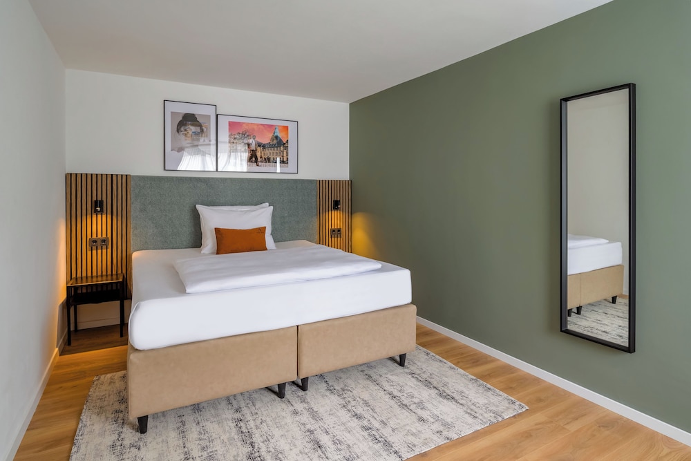 Maisonette, King Bed