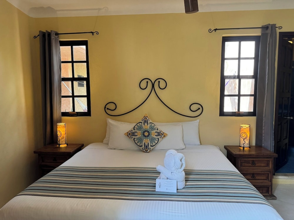 SUPERIOR, KING BED, GARDEN AREA