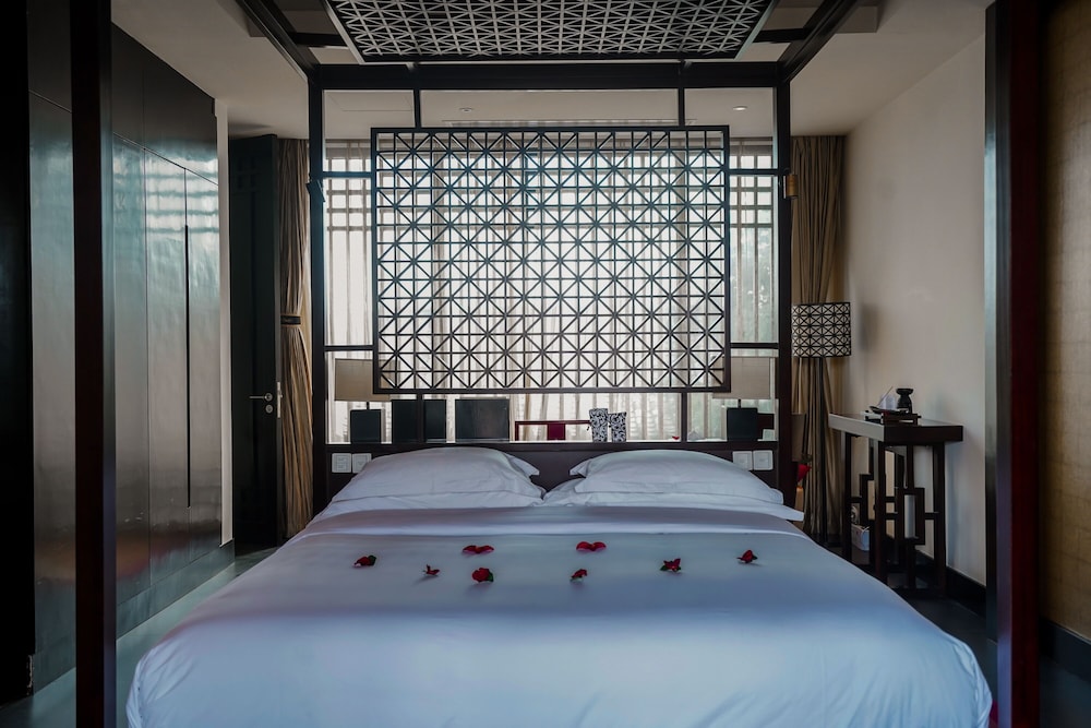 BANYAN TREE LIJIANG 10/50