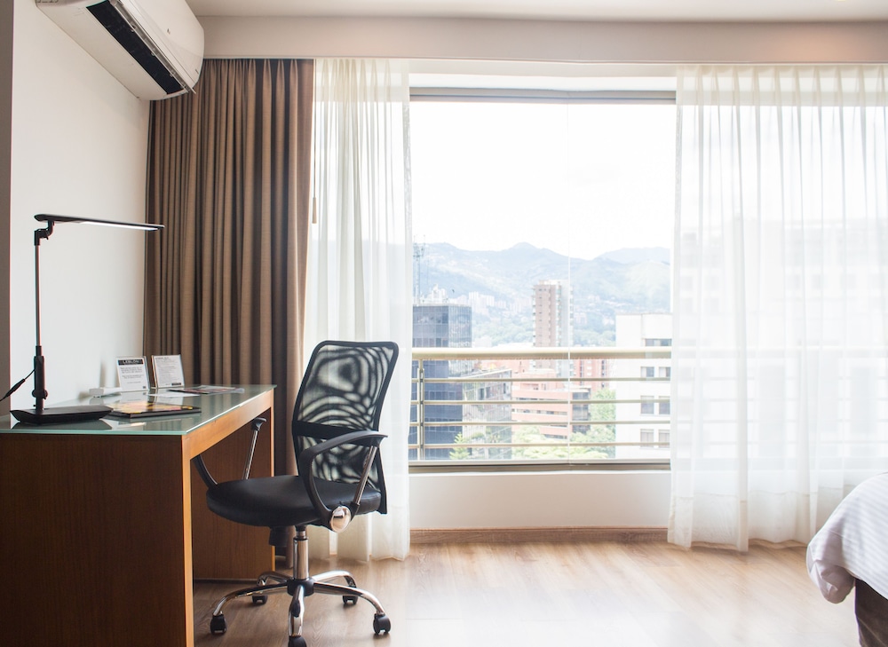 Leblon Suites Hotel 52/60
