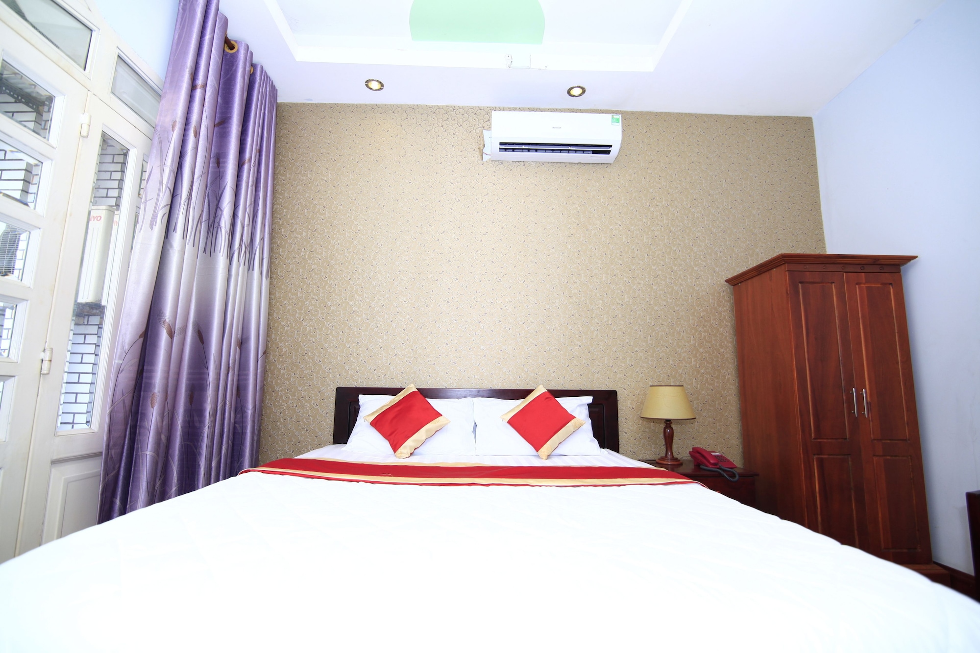 DELUXE, DOUBLE BED