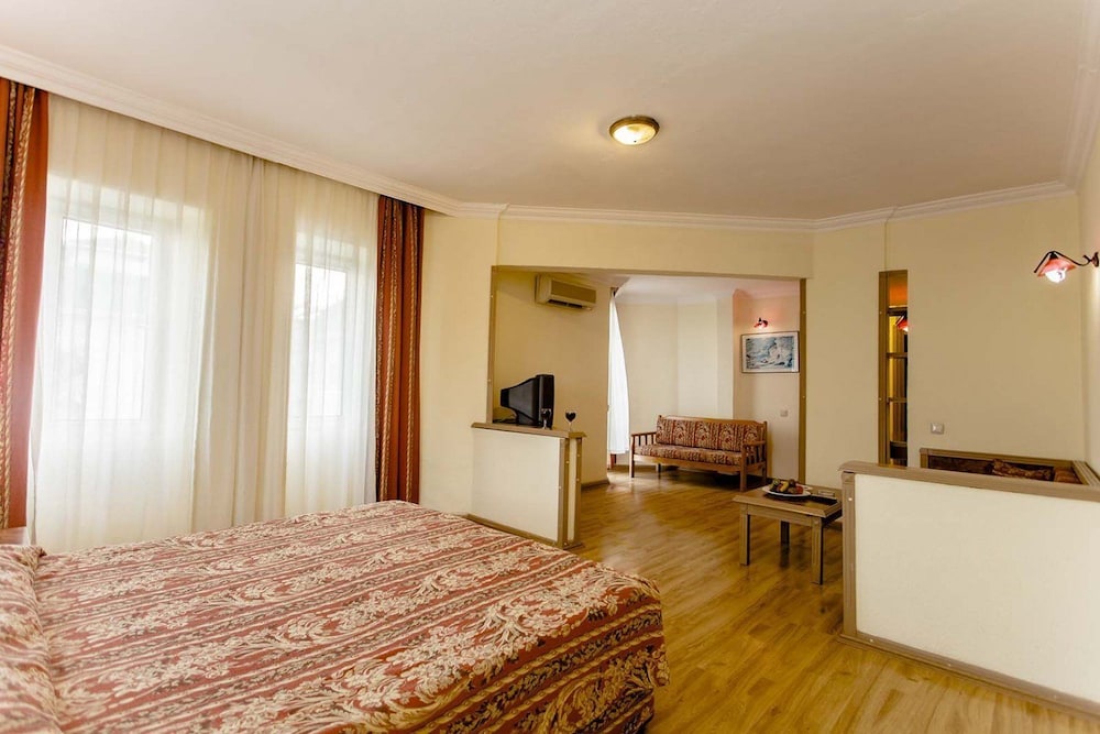 The Garden Beach Hotel 15/50