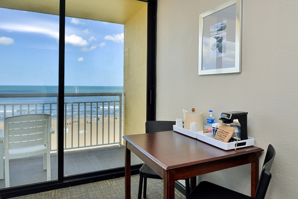 Four Points By Sheraton Virginia Beach Oceanfront 30/30