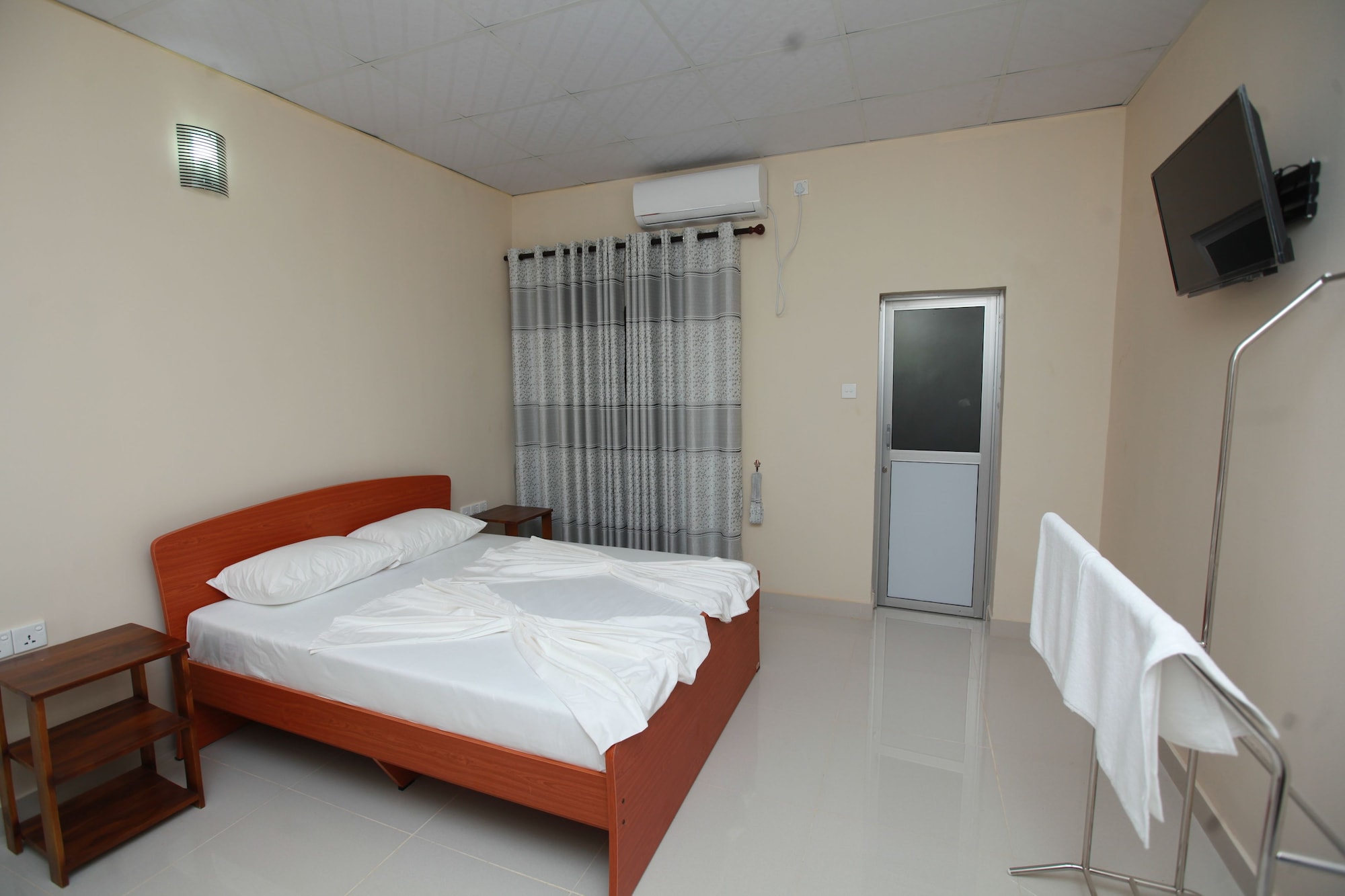 DELUXE, QUEEN BED, GARDEN VIEW