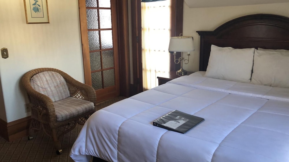 Pacific Grove Inn 38/79