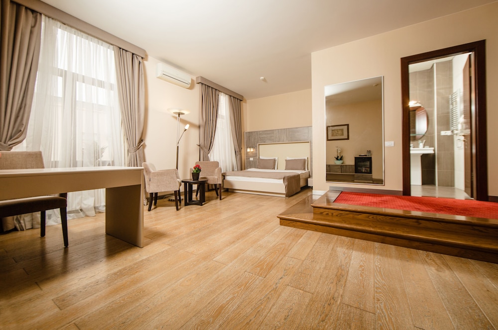 Passage Boutique Hotel 66/78