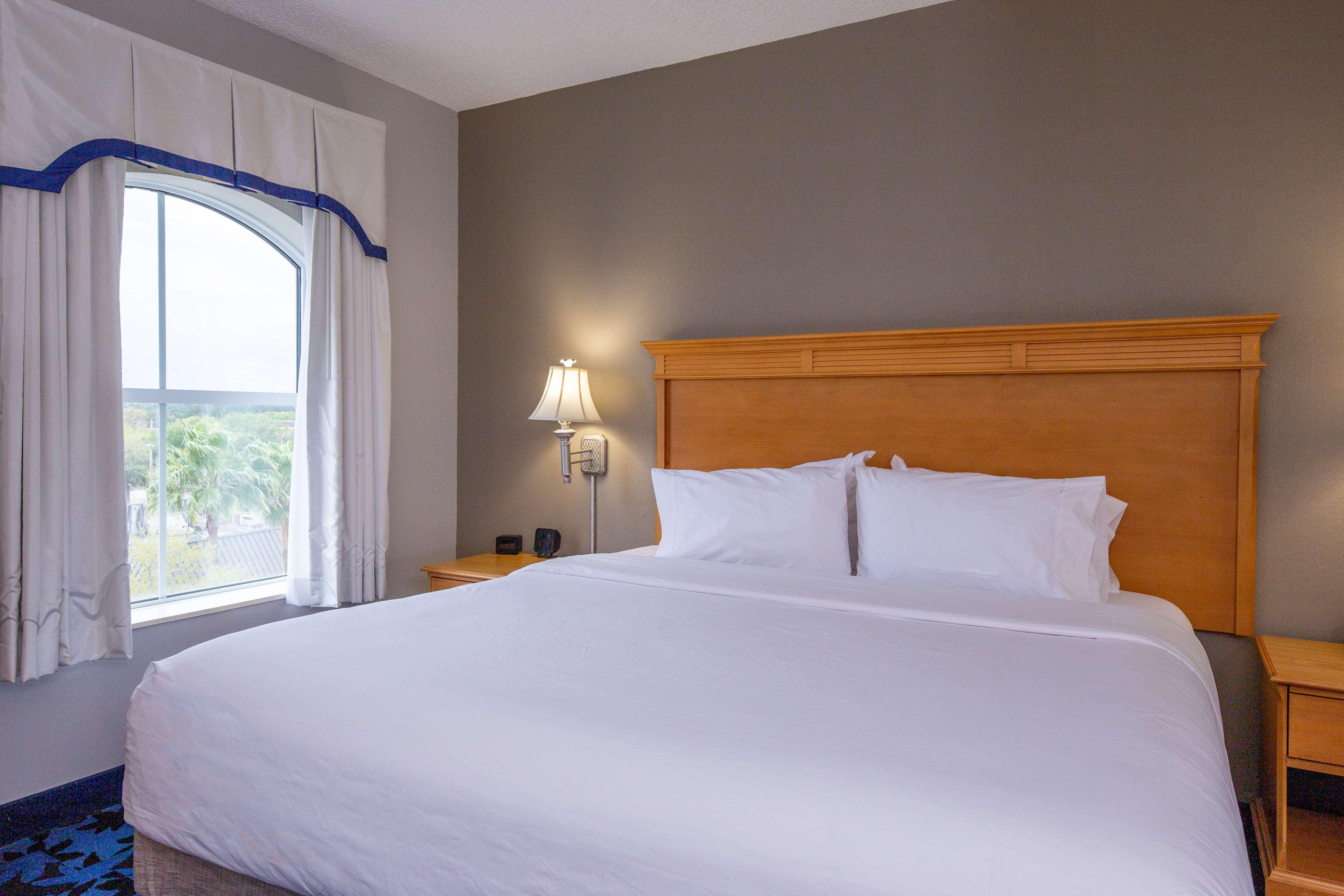 STUDIO, SUITE, KING BED, SOFA