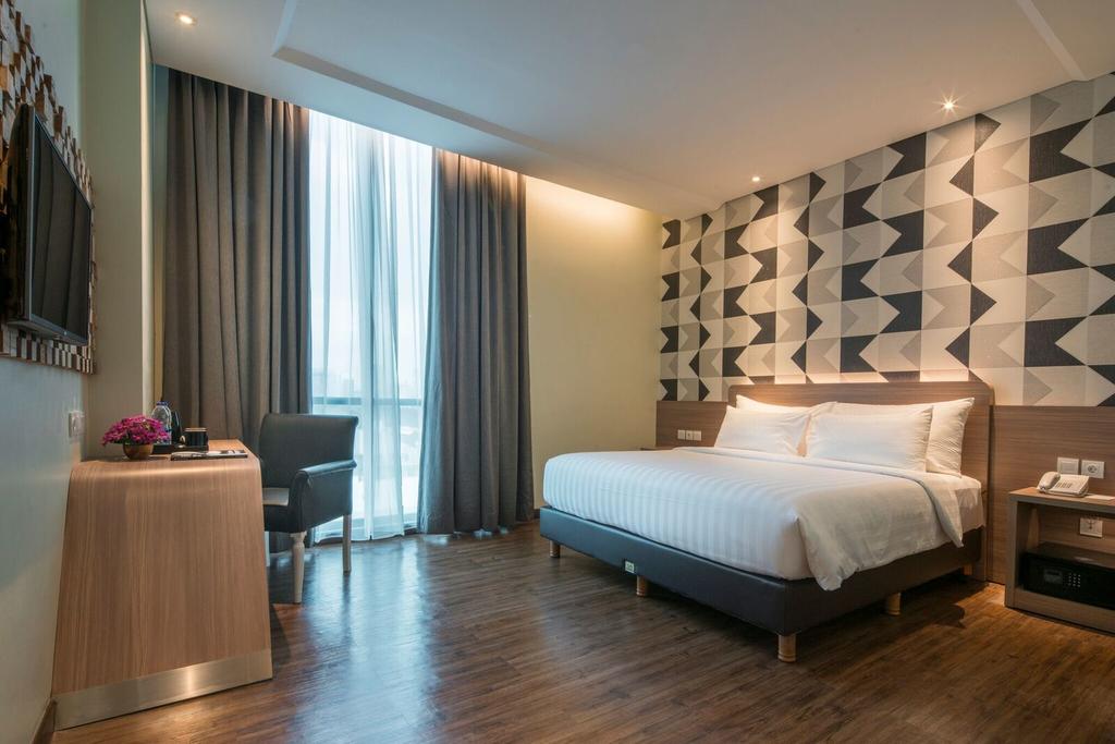 Deluxe, Double or Twin Bed