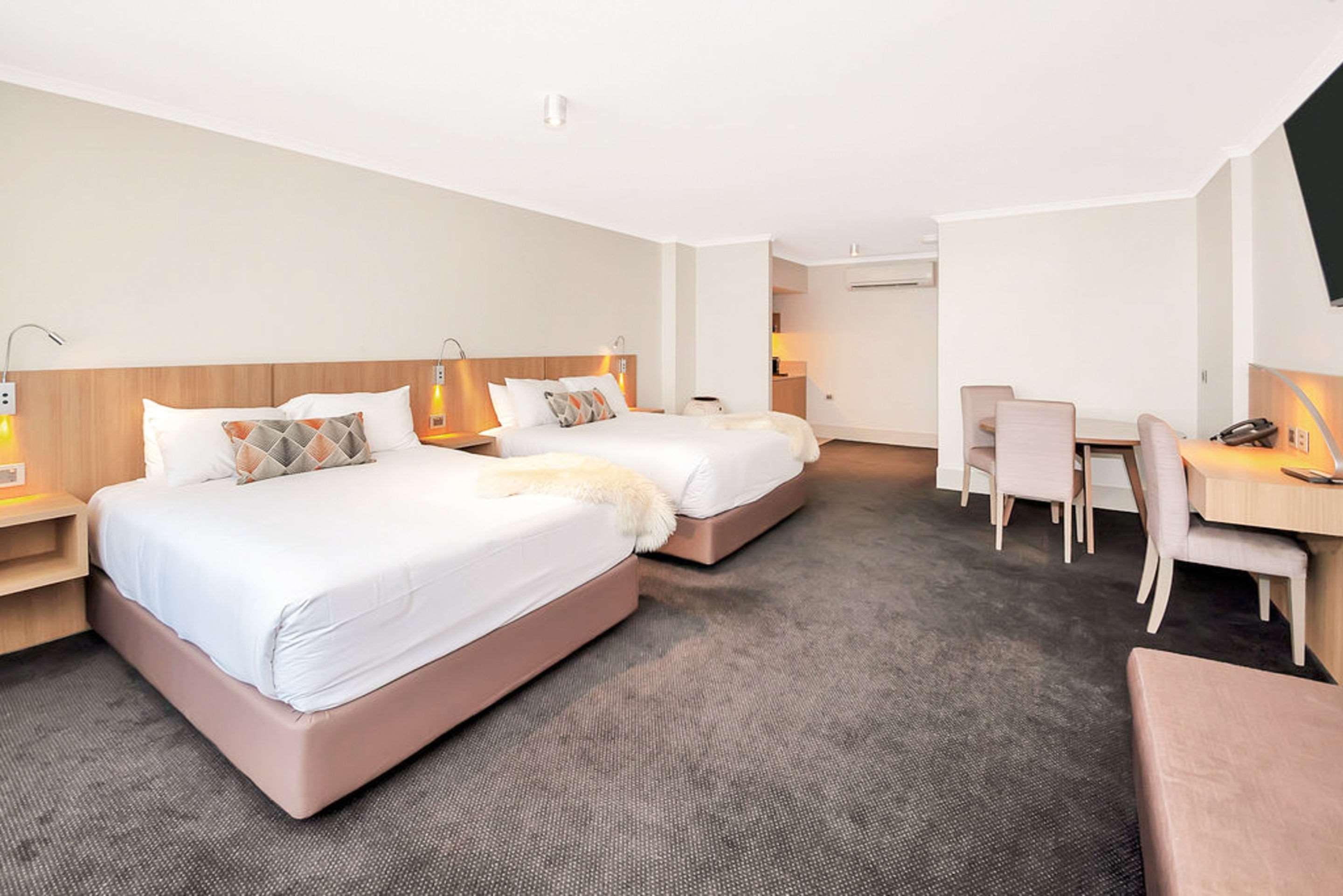 Upgrade, 2 Queen Beds, Clarion Hotel Townsville 2/8