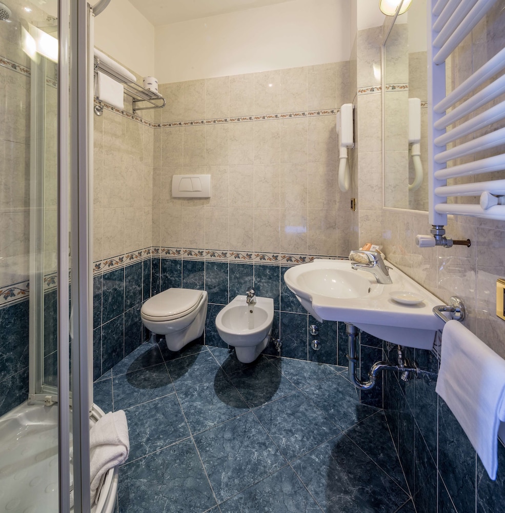 Hotel Raffaello, Sure Hotel Collection By Best Western 32/75