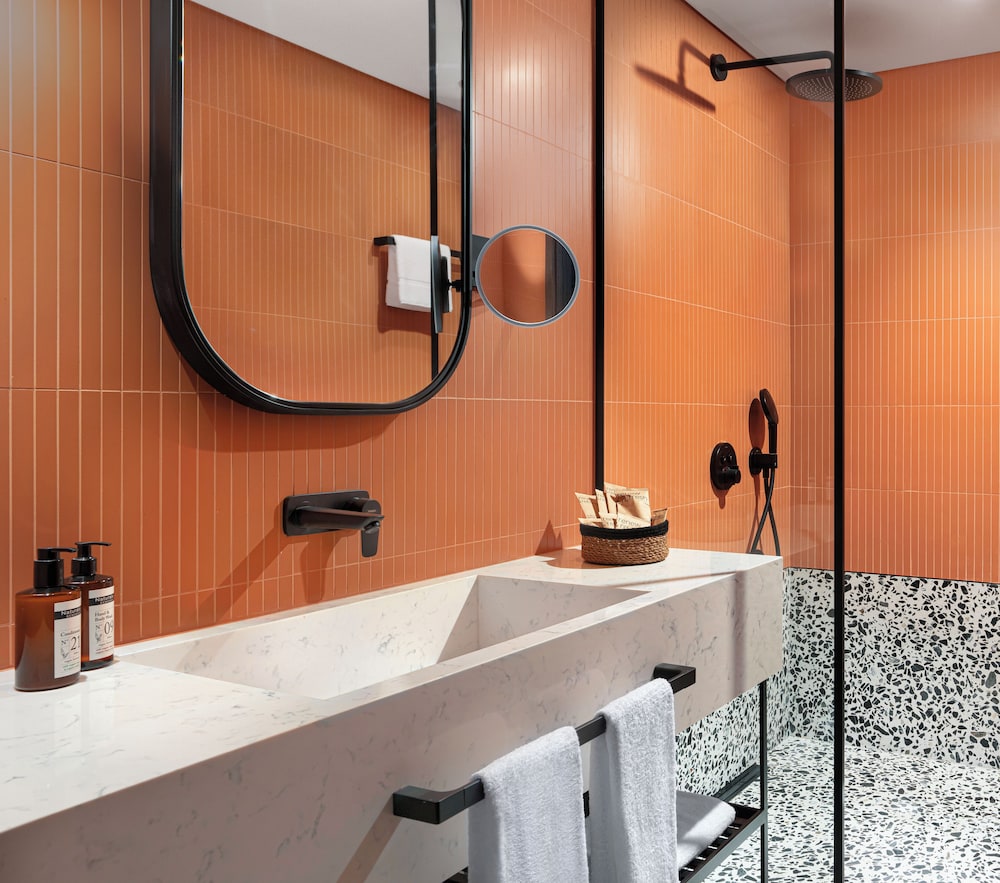 جناح بسرير كينج، Movenpick Hotel Istanbul Marmara Sea 4/8