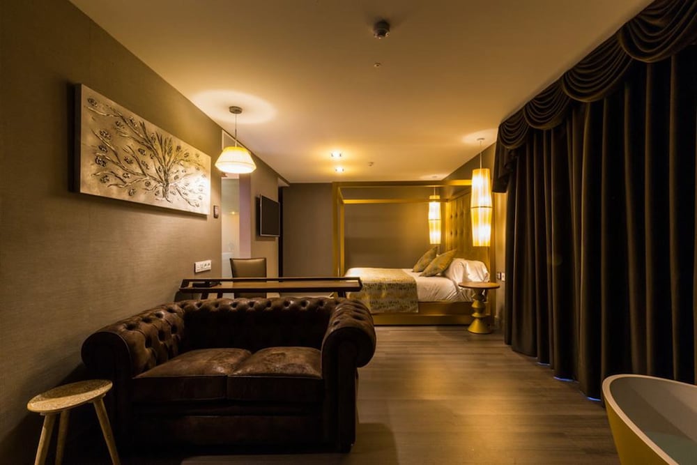 Sant Jordi Boutique Hotel 56/69
