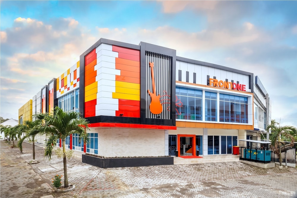 Front One Inn Muntilan 4/60
