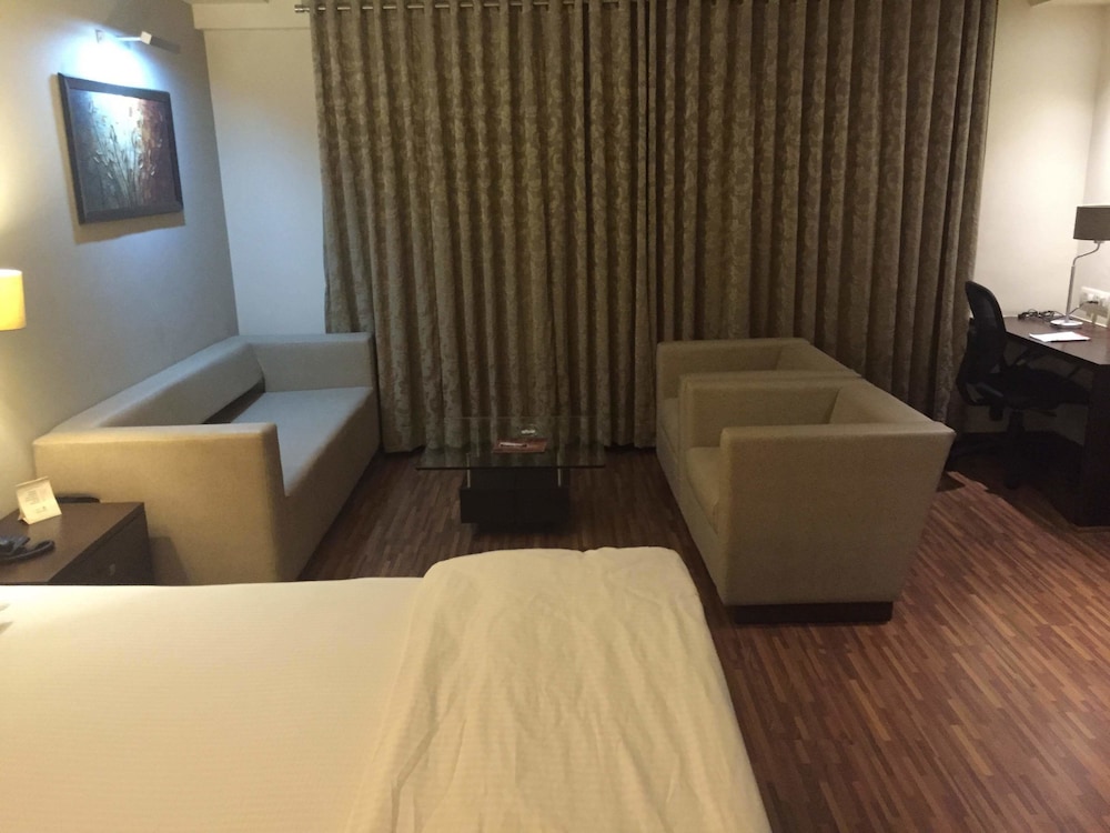 PLATINUM INN HOTEL 32/46