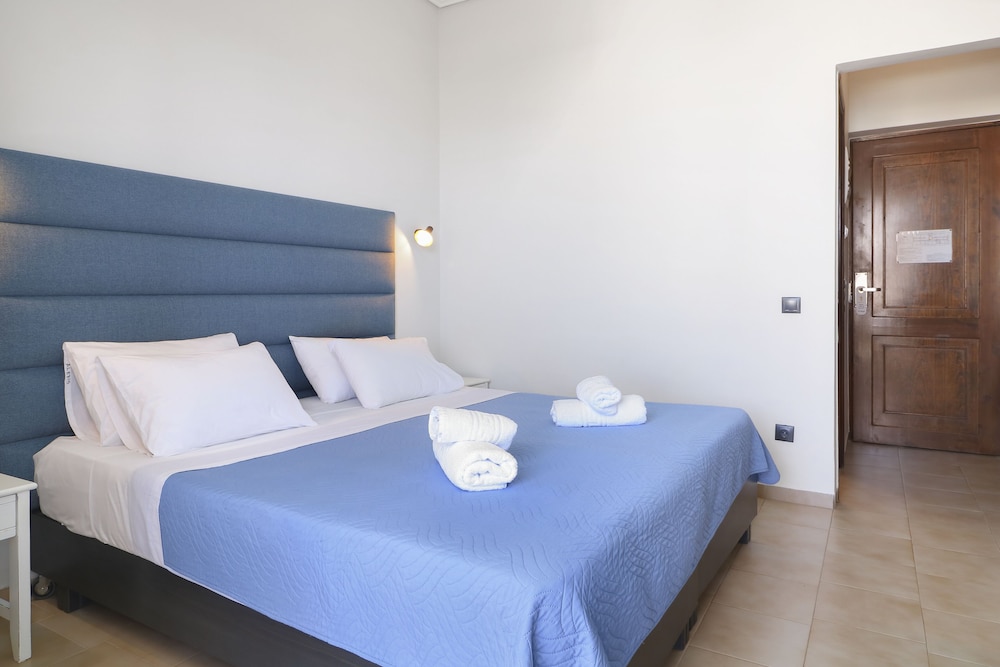 Alexis Hotel 34/87