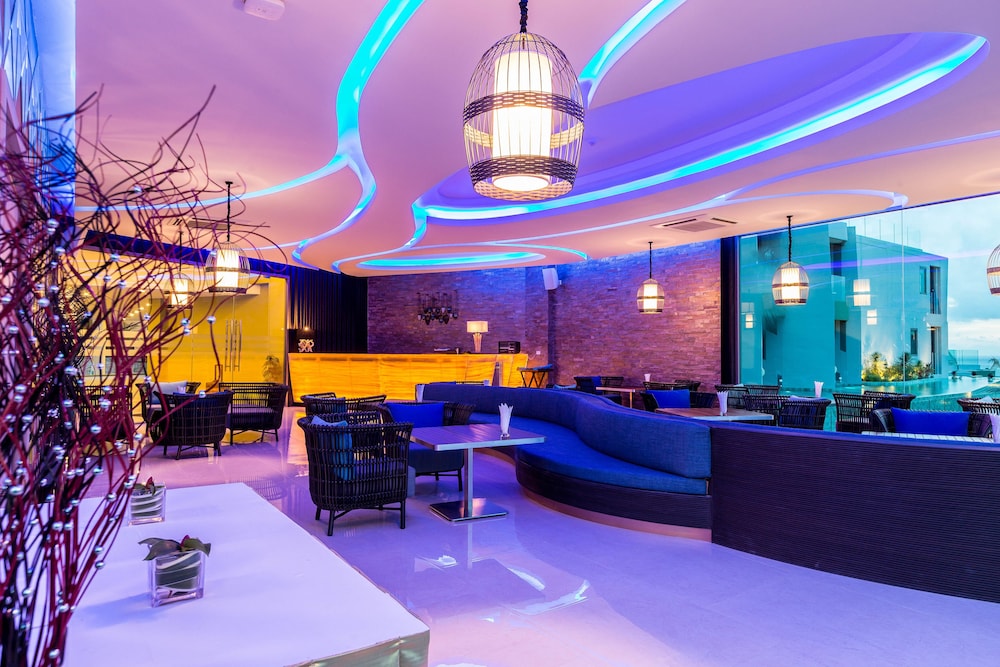 Crest Resort and Pool Villas 46/50