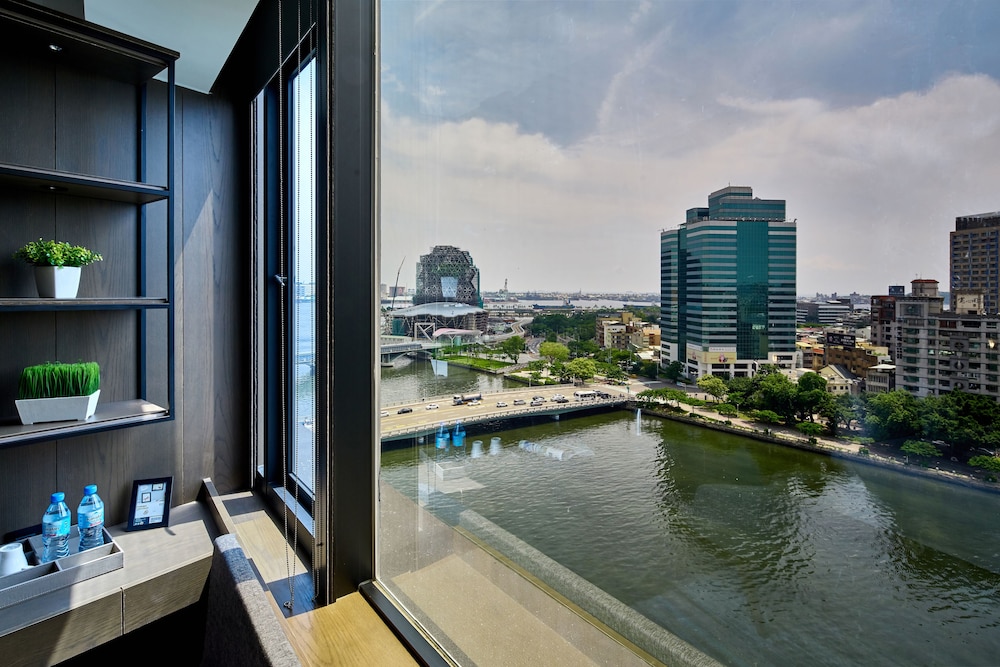 HARBOUR 10 HOTEL 63/69