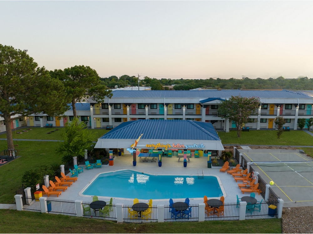 Hotel Mccoy College Station Art Libations Pool Society 5/58