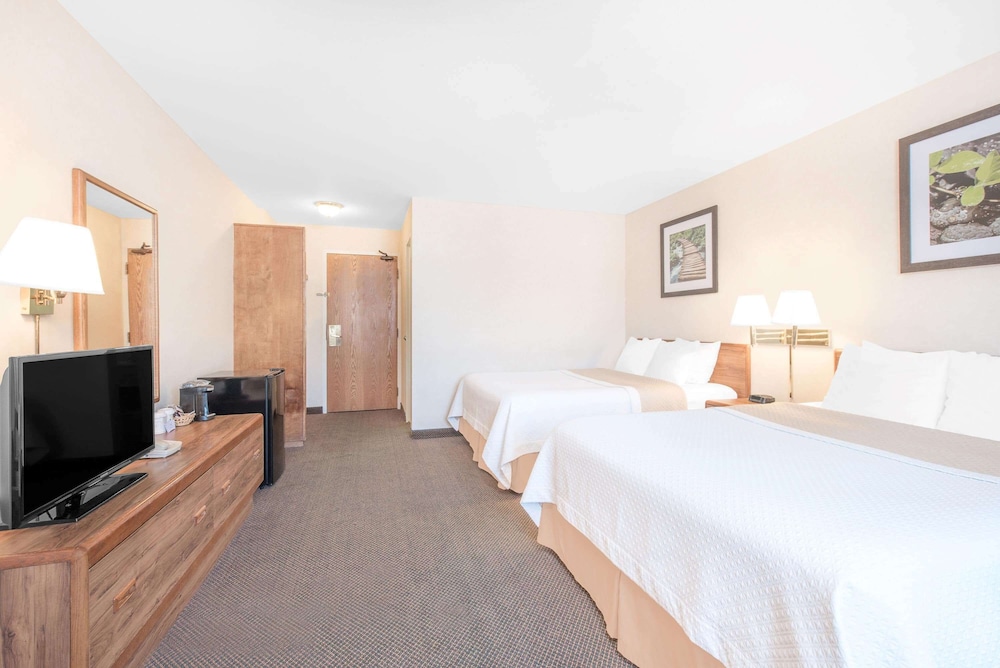 Days Inn by Wyndham West Rapid City 10/32