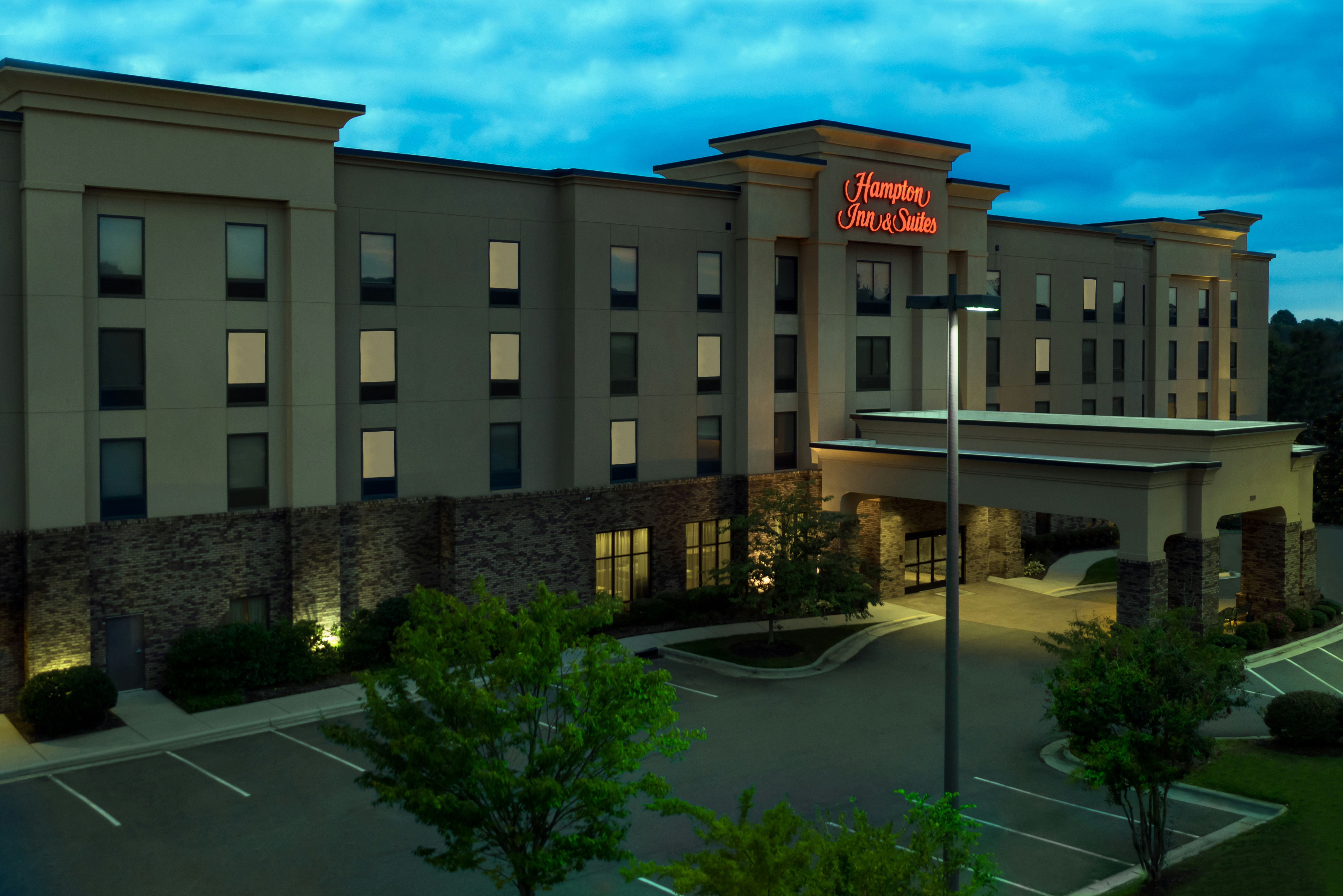 Hampton Inn and Suites Winston-Salem University Area 13/14