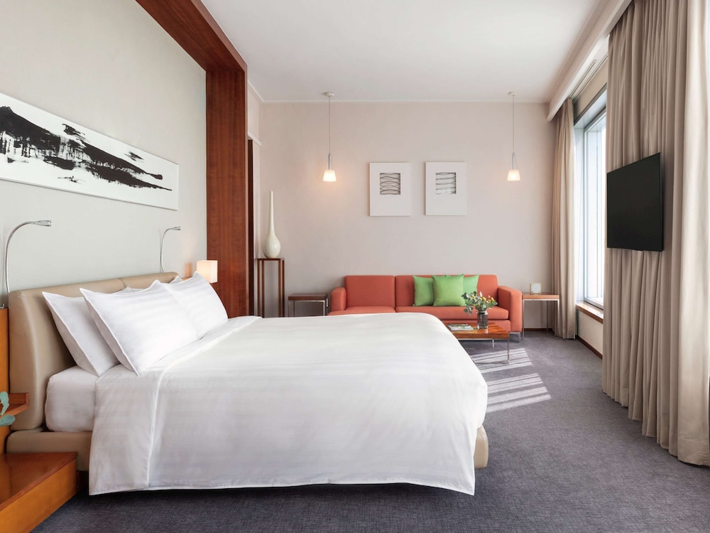 PREMIER, EXECUTIVE, SUITE, KING BED