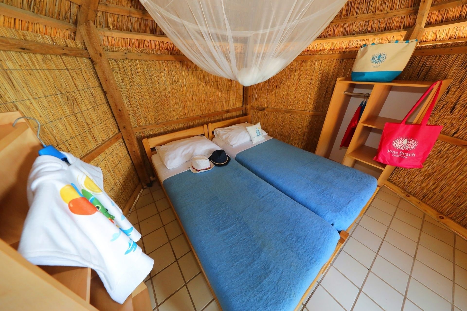 BUNGALOW, 2 BEDS, SEA SIDE