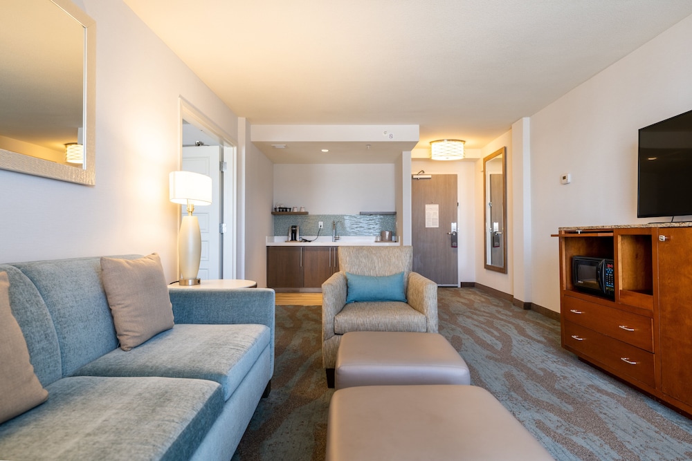 Crowne Plaza Ventura Beach 47/74