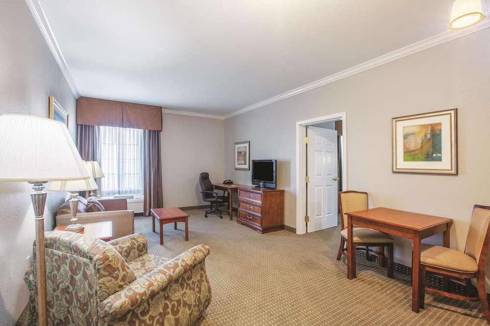 La Quinta Inn and Suites by Wyndham Gainesville 25/35
