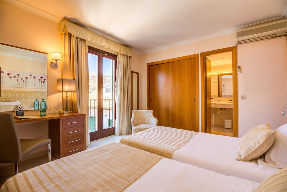 Miramar Hotel 4/34