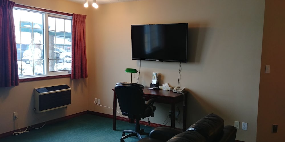 Travelodge by Wyndham Lacombe 39/54