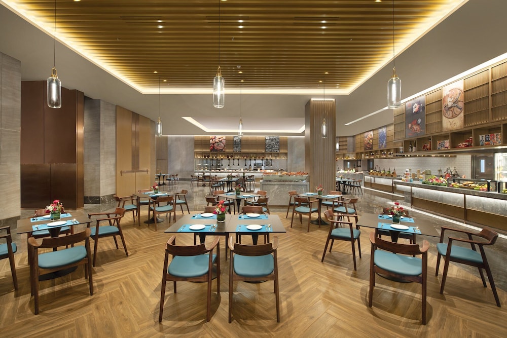 Crowne Plaza Dalian Xinghai 44/70